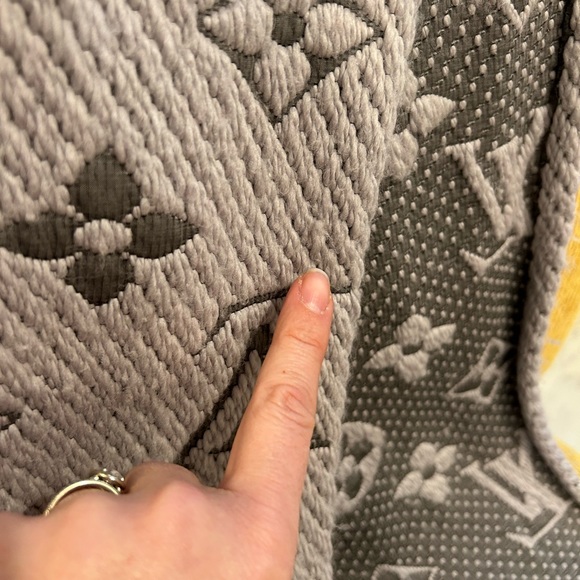 Louis Vuitton wool scarf 100% authentic - Picture 7 of 9